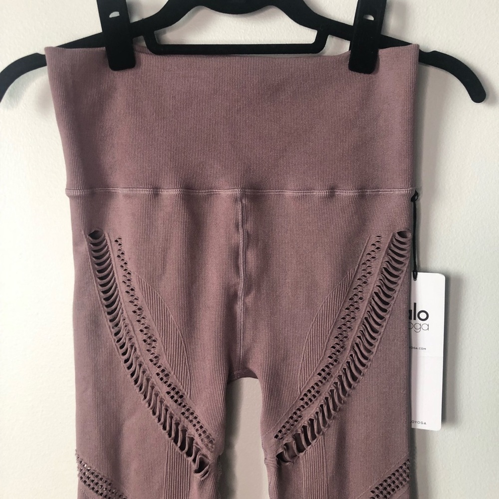 ALO Yoga Radiance Leggings Smoky Quartz Used - Picture 4 of 6